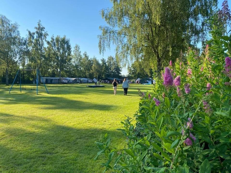 Jubbega-Schurega Pipowagens Bij Pannenkoekenrestaurant & Camping De Koppenjan 'Een Uniek Verblijf Met Kinderspeelboerderij' מראה חיצוני תמונה